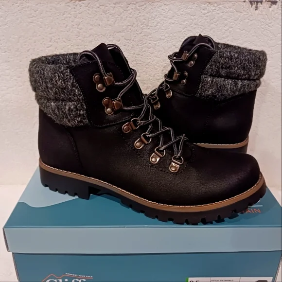 Cliffs by White Mountain - Picture 1 of 4